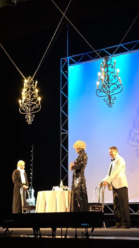 Эдик Пиаф и Марлен Дитрих в театре Бобруйска.