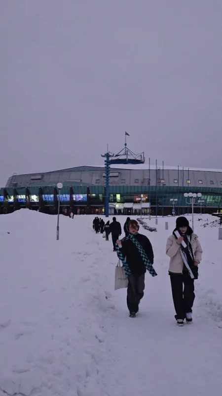 Очередь на хоккей в Ледовый дворец