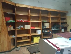 Горки торговые (сосна медовая), полки, тумбы