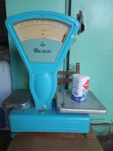 Весы торговые 10 кг с комплектом гирь в отличном состоянии