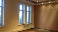 1-й этаж 3-х этажного административно-торгового здания в центре