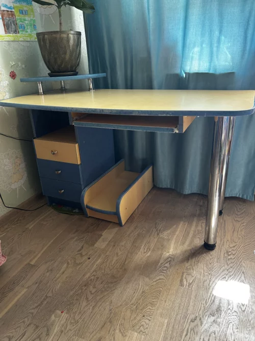 Компьютерный стол