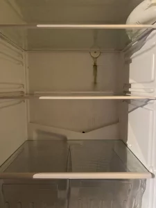 Холодильник полностью рабочий. Доставка бесплатная. 300 рублей