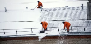 Очистка крыш от снега и наледи