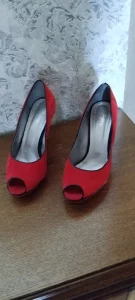 Продам нарядные туфли