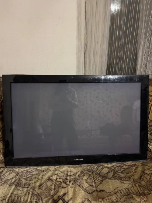 Телевизор.Цена 200 р