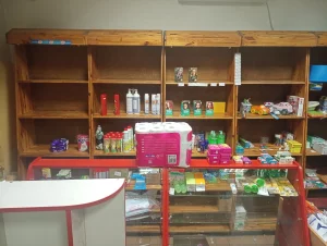 Горки торговые (сосна медовая), полки, тумбы