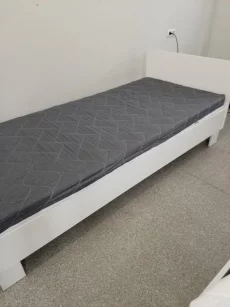 Кровати с матрасами