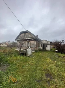 Бревенчатый дом по улице Марии Бобровой