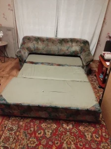 Двухместный мягкий диван