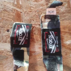 Боксерские перчатки и ленты. 45руб