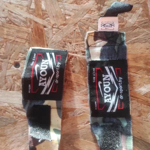 Боксерские перчатки и ленты. 45руб