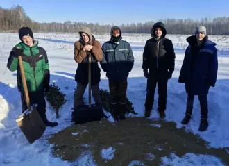 Бобруйские школьники подкармливают диких животных в Глушанском лесничестве