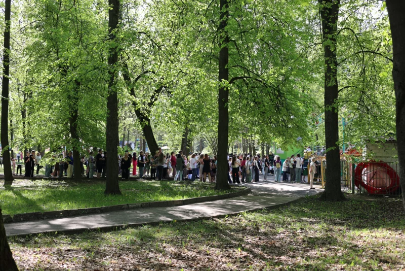 Первомай собрал в городском парке невиданнные очереди