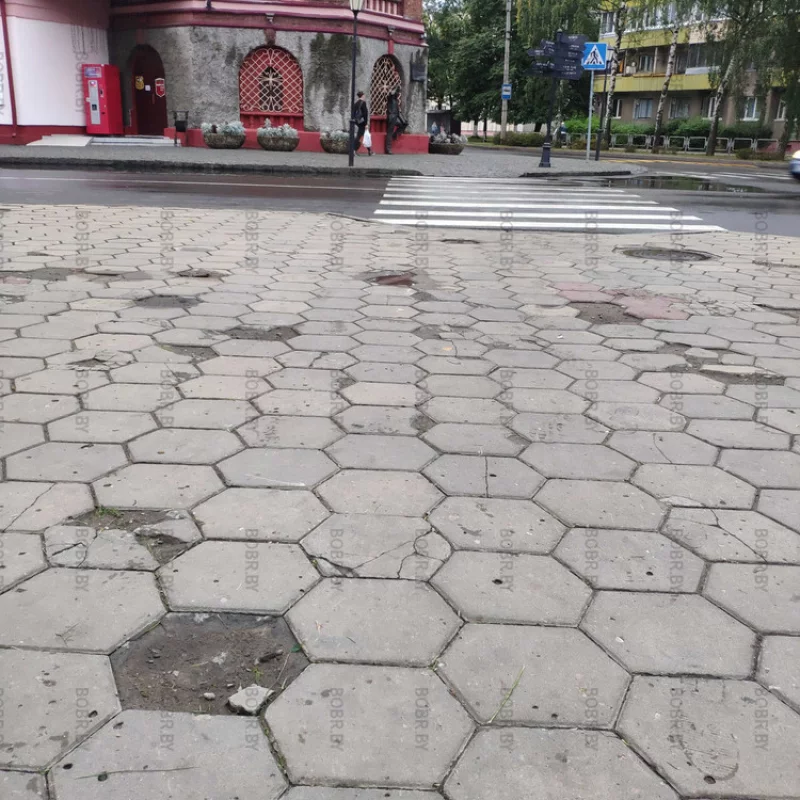 Качество, А вернее его отсутствие на тротуарной плитке в Бобруйске. 