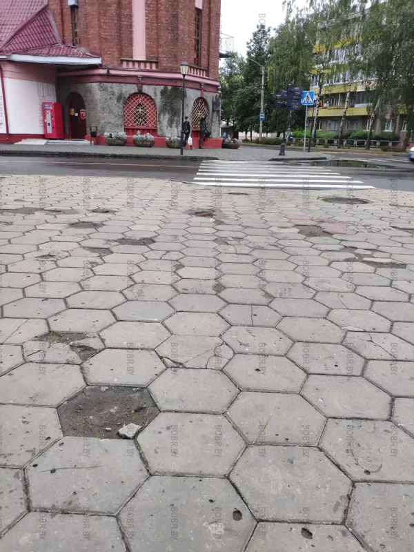 Качество, А вернее его отсутствие на тротуарной плитке в Бобруйске. 