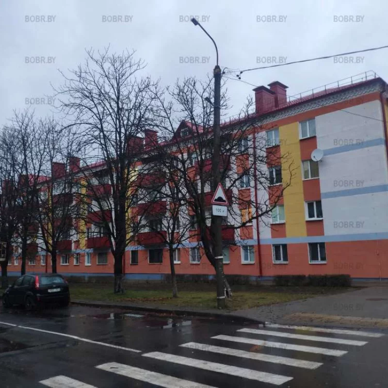 Окончен капитаььный ремонт дома. Яркие цвета радуют глаз в такой пасмурный день