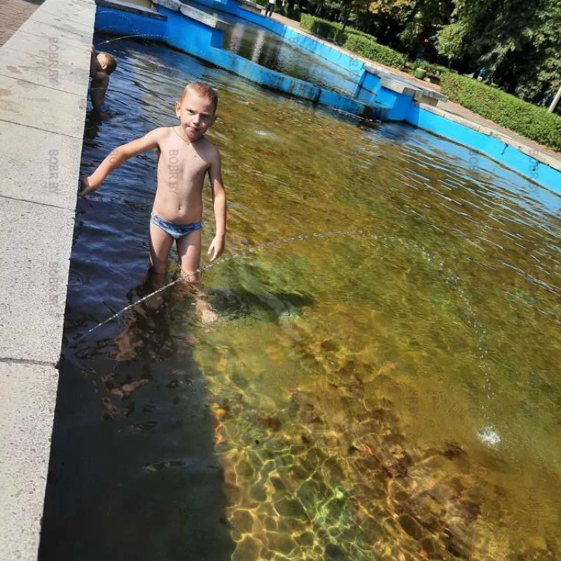 Купание в фонтане