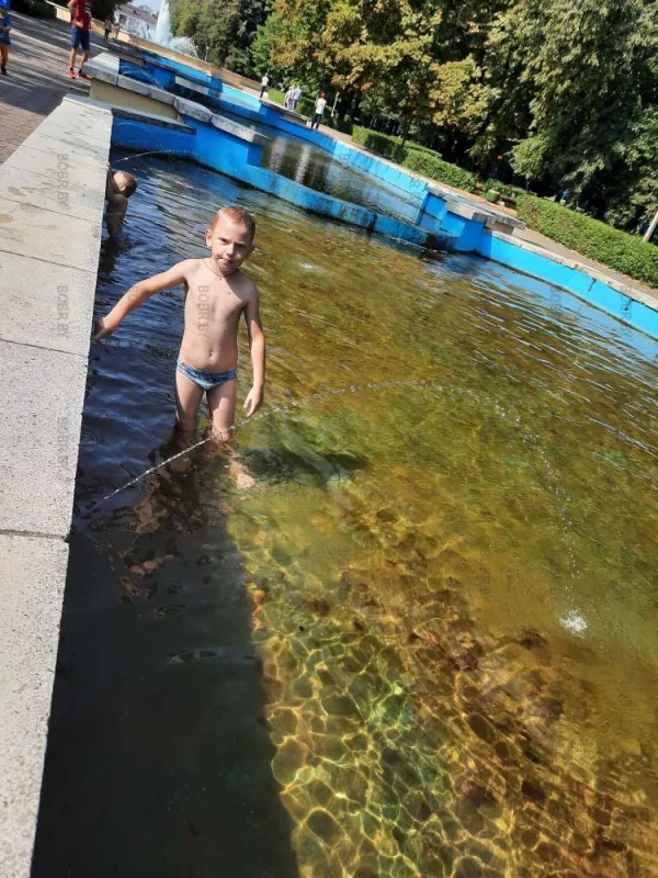 Купание в фонтане