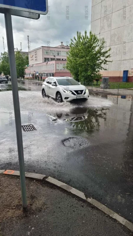 Высокотехнологичная укладка нового асфальта, когда после укладки нового асфальта образуются лужи и ливнёвая канализация не работает. Удачный пример того когда до ремонта было лучше чем после