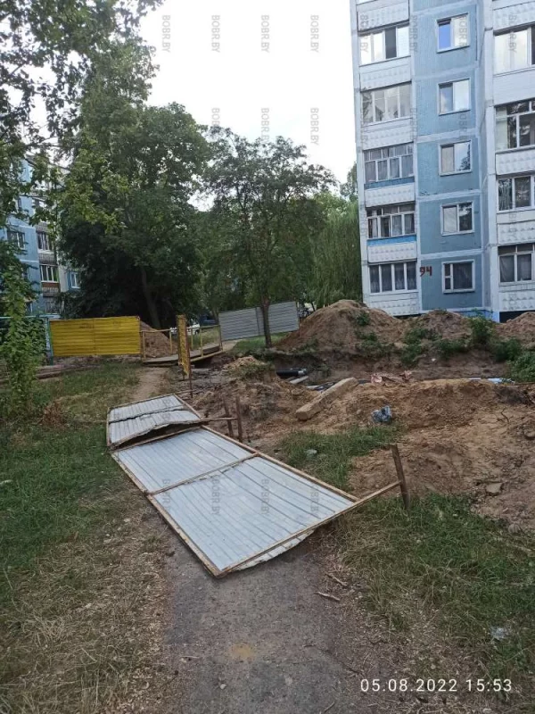 Забор пал.