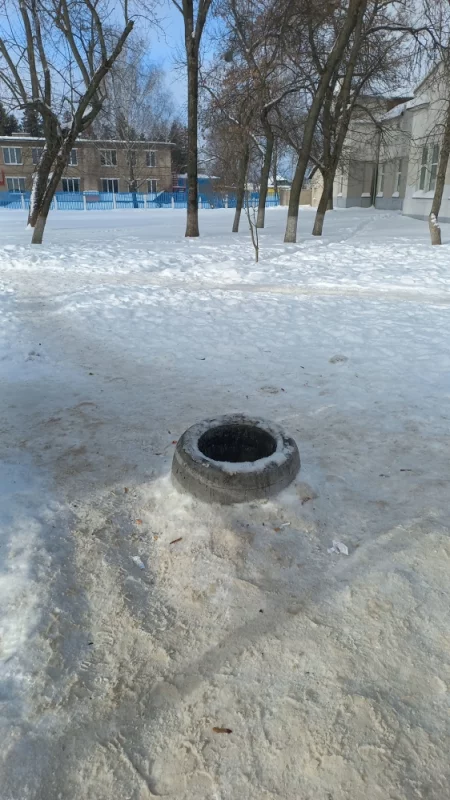 Жаль что у Табабакерок нет обязательства чистить площадку у своей точки, так бы город был чище