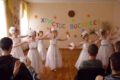 Светлый праздник встречаем  вместе!