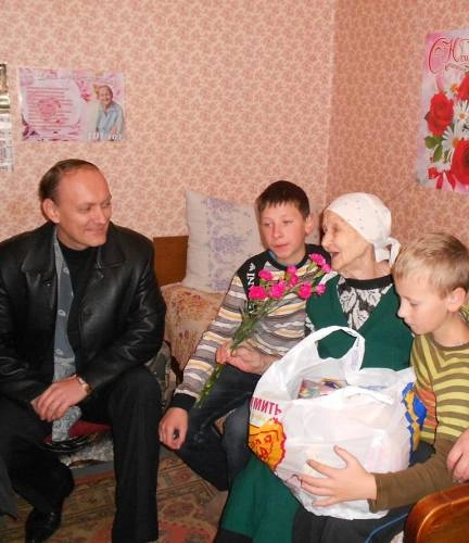 Долгожителей посетили в День пожилых людей