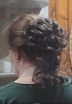 Шиньон и хвост волнистый