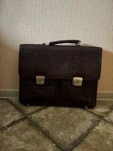 Кожаный портфель