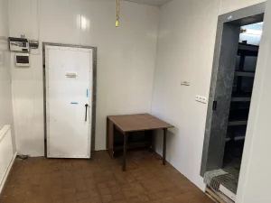 Помещение с холодильными камерами