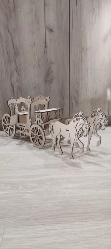 Карета с лошадьми