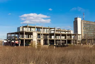 Прокуратура требует устранить нарушения при работе с долгостроями в Бобруйске и области