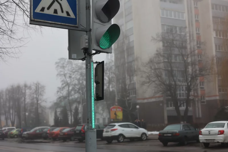 Фотофакт: бобруйские светофоры дублируются светодиодными полосами