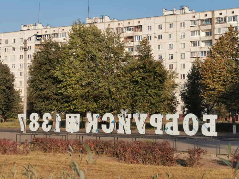 Фотофакт: новая уличная композиция рядом с въездом в город