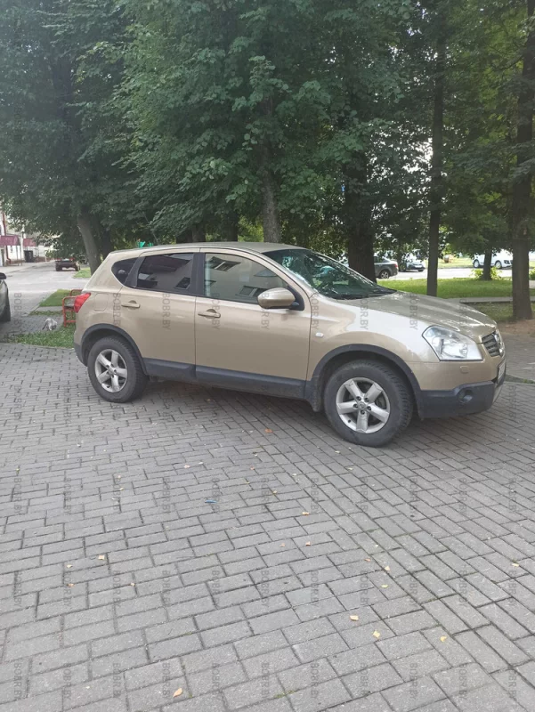 По классике, парковка на тротуаре