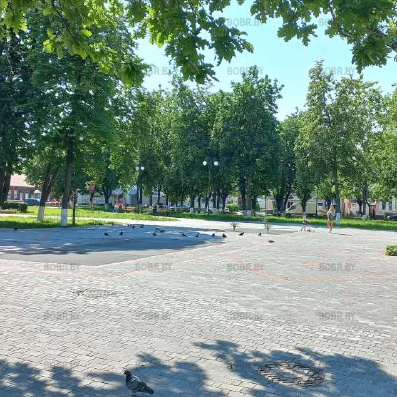Помните, раньше здесь было много уютных лавочек? А теперь их нет