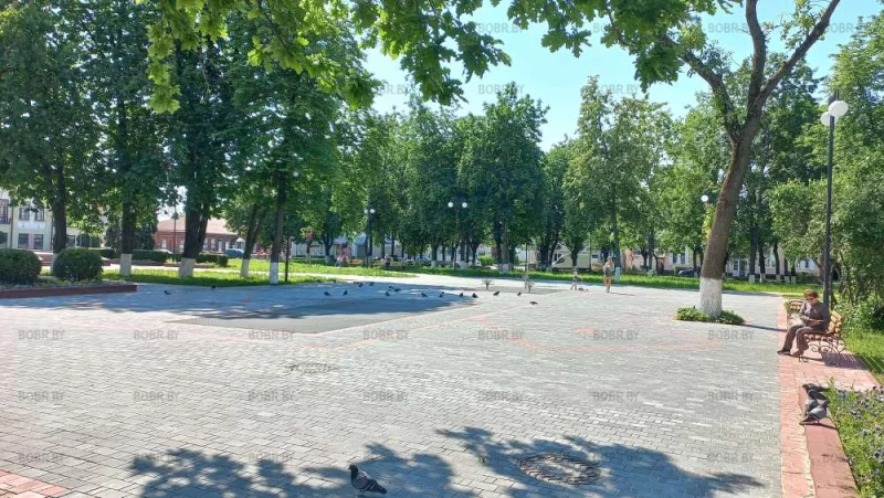 Помните, раньше здесь было много уютных лавочек? А теперь их нет