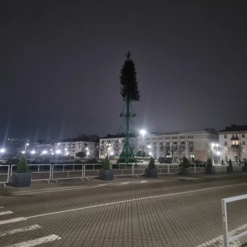 Верхушка новогоднего конуса почти готова