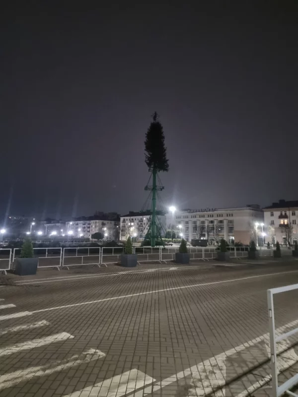 Верхушка новогоднего конуса почти готова