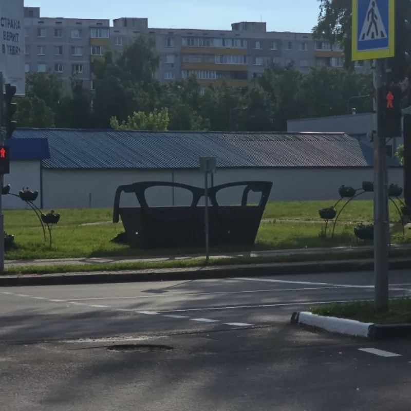 Новая малая архитектурная форма в виде очков