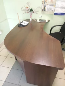 Стол руководителя, длина - 170 см., ширина - 110 см., высота - 75 см