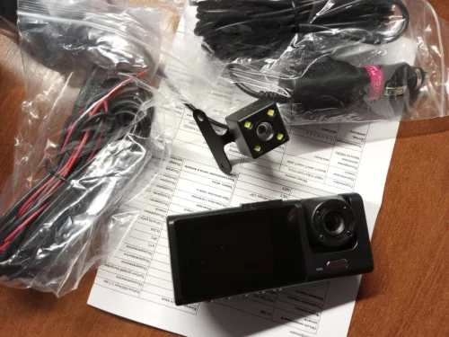 Видеорегистратор три камеры