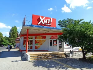 Торговое помещение на оживленном перекрестке