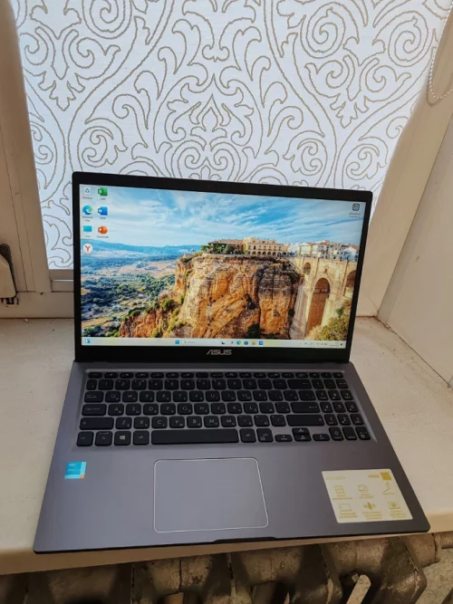 Абсолютно новый ноутбук ASUS F515EA