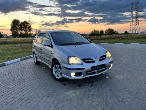 Nissan Almera Tino