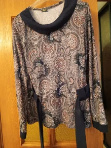 Лот блузки кофты