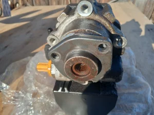 Насос гидроусилителя руля к Mercedes Sprinter 1997 г.в., объем 2.3 диз