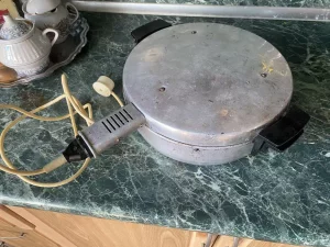 ЭЛЕКТРИЧЕСКАЯ СКОВОРОДА 30 РУБЛЕЙ