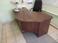 Стол руководителя, длина - 170 см., ширина - 110 см., высота - 75 см